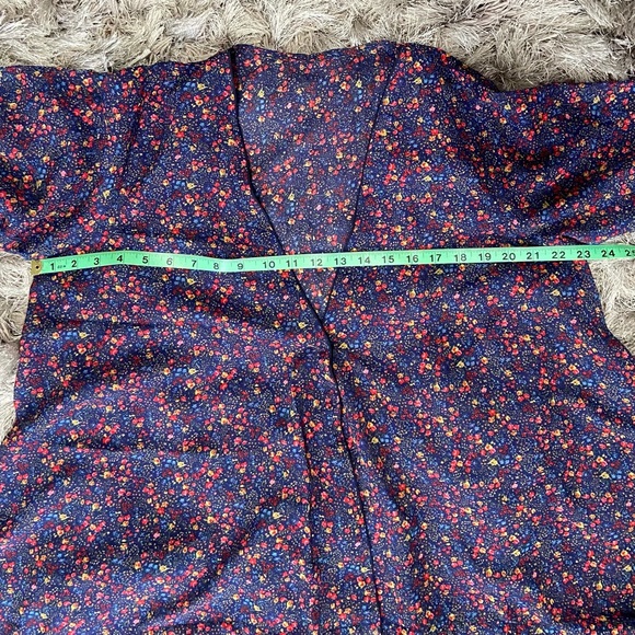 Black Floral print sheer women kimono asymmetrical hemline top. One size. Used. - Picture 7 of 13